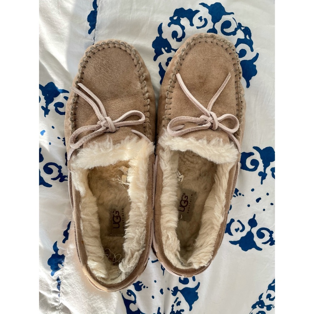 UGG Women’s Dakota Slipper
